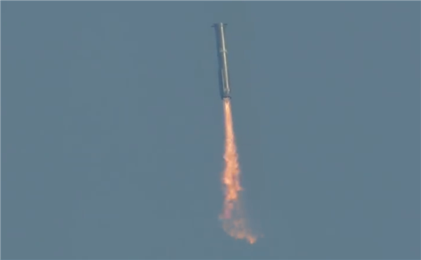 SpaceX星舰第6次试飞成功！特朗普亲临发射现场给马斯克打气