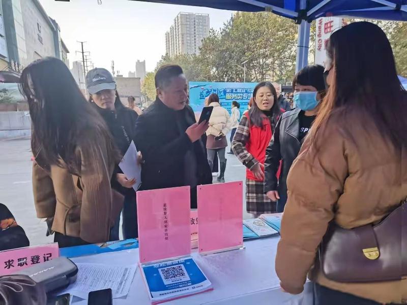 招聘会开到居民“家门口” 就业服务暖人心