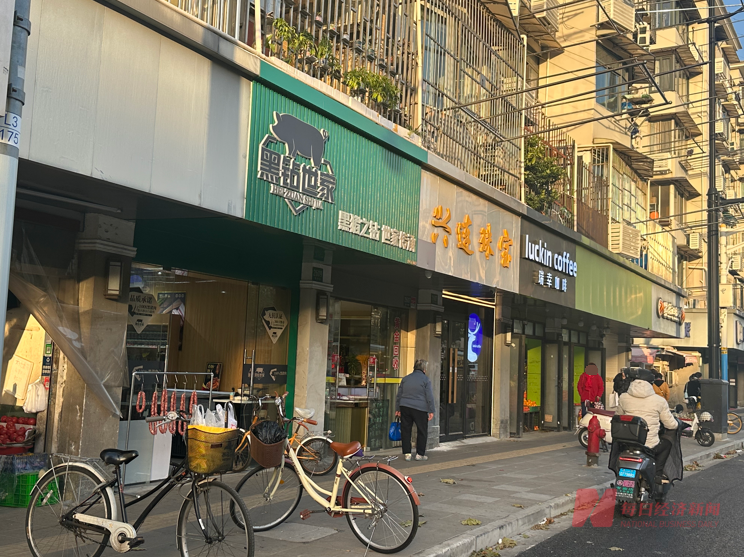 “黑钻世家”开出线下店 叮咚买菜自有品牌“单飞”，零售创新又“卷”起来了